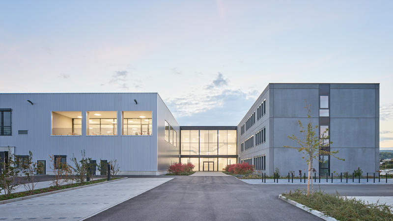 Referenz: Produktions- und Verwaltungsgebäude Firma Axicorp in Friedrichsdorf