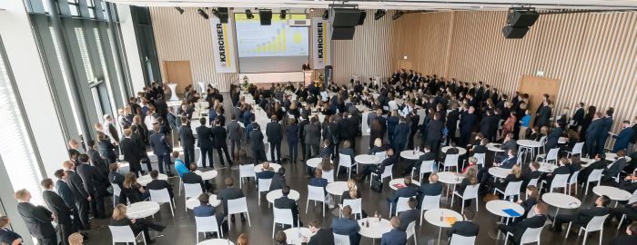 Hartmut Jenner, Vorsitzender der Kärcher-Geschäftsführung, begrüßt die 650 akkreditierten Kandidaten